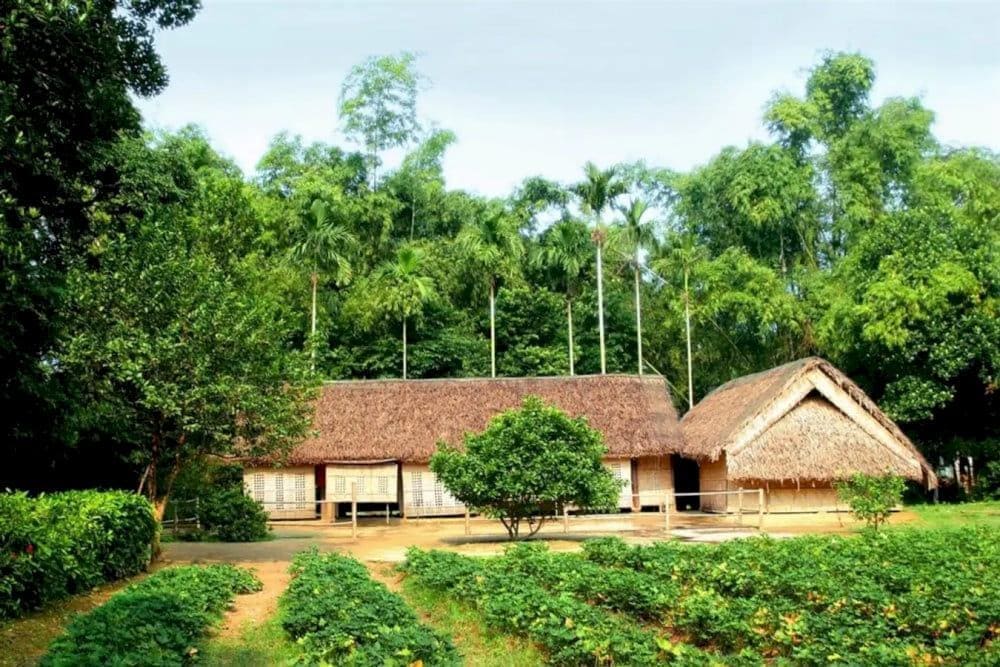 Làng Sen - Quê Bác là điểm đến không thể bỏ qua khi du lịch Nghệ An